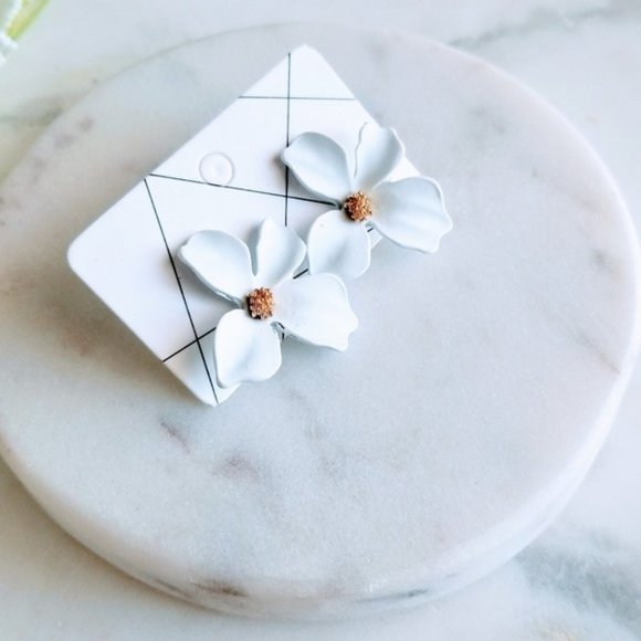 5 for $25 White Flower Statement Earrings - Picture 5 of 6